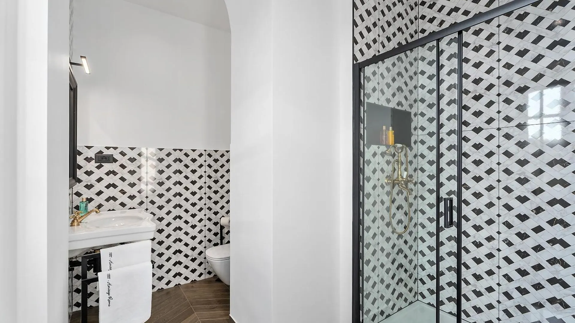 1881 - Heritage Rooms Split Appartement
