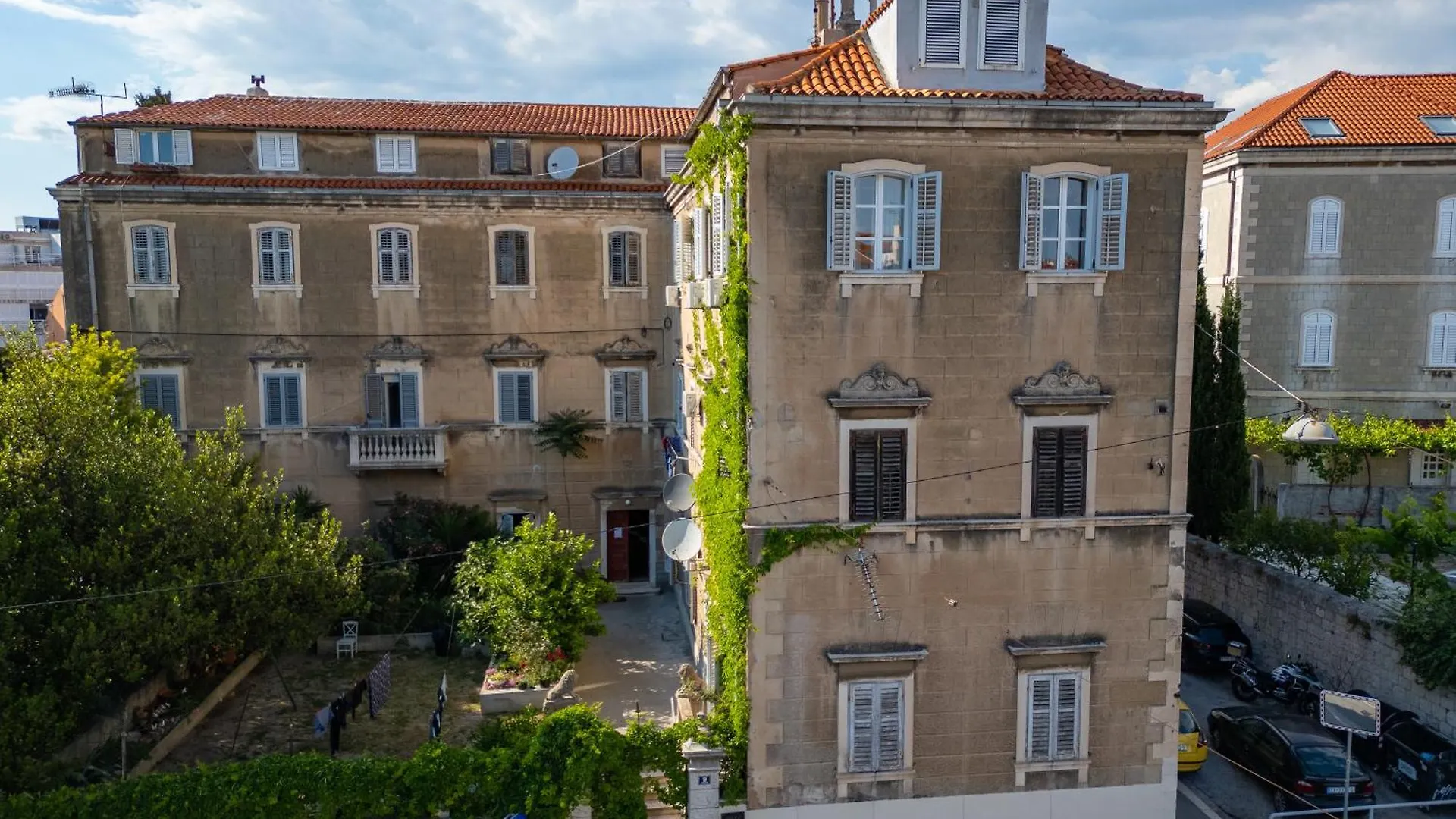 1881 - Heritage Rooms Split Appartement