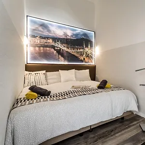 elizabeth-apartment-in-the-heart-of-1073.inbudapesthotels.com/